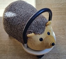 Wheely Bug Igel Rutschfahrzeug für Kinder ab einem Jahr.