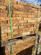 Alte gelbe Ziegelsteine im