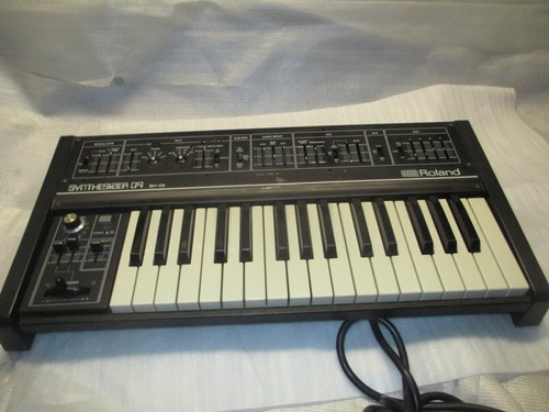 Roland synthesizer - sh,