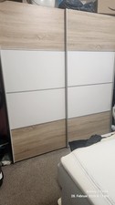 Großer Kleiderschrank mit