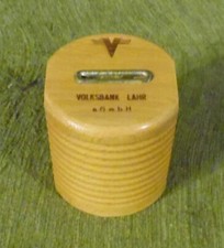 Alte Spardose mit einem Schlüssel , Volksbank Lahr , aus Holz , 8 x 7 x 8 cm