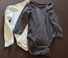 Gebraucht 2 x Baby Langarm Bodys Gr. 74 Junge Unisex