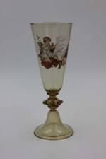 Glas Pokal  Knabe mit Brief