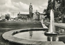 AK, WIESBADEN, HESSEN, ca. 1958, BAHNHOF, EISENBAHN, BELEBTER PLATZ