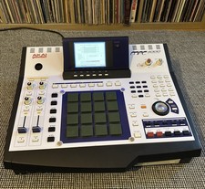 AKAI MPC 4000 Sampler mit FX