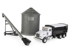 Peterbilt 367 Straight Truck mit Erntesilo und Förderband Modell von Ertl 1:32