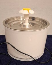 Trinkbrunnen für Katzen von Nicrew, gebraucht, ohne Filter, mit Beleuchtung