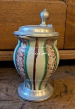 Fayence Krug Krügerl Zinnmontierung grün magenta bemalt Salzburg Gmunden