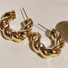Ohrstecker  goldfarben glänzend  geflochten leicht ca 2,5 ccm