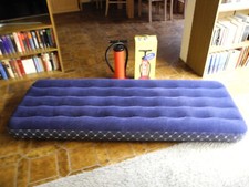 Aufblasbare Matratze + Kolbenluftpumpe Double Quick III