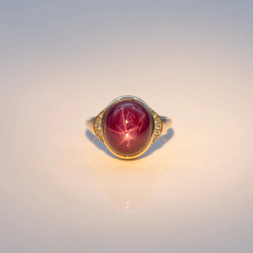 Stern rubin cabochon - kt,