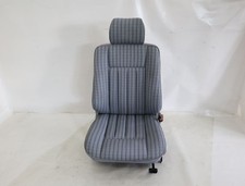 Beifahrersitz vorn rechts