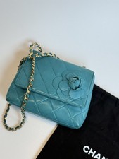 CHANEL Camellia Schultertasche