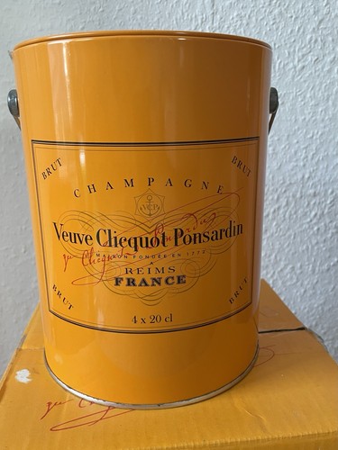 Veuve clicquot paint box ice - clicquot,