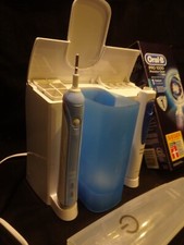 Oral B Mundpflegecenter Zahnbürste/ Munddusche