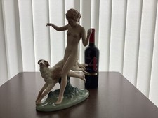 Große Royal Dux Art Deco Porzelanfigur Femme au Levrier weiblicher Akt mit Hund