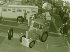 4.  Lanz Bulldog Firmenstand