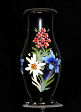 alte Vase aus Holz mit