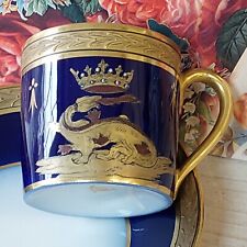 Antike Mokkatasse mit Krone und Fabelwesen,relifiertert,wohlFrankreich