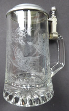 Massiver Glasbierkrug Geätztes Motiv AUERHAHN mit 2 Hennen Zinn-Deckel von Fi.VE