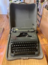 Schreibmaschine Olympia Traveller