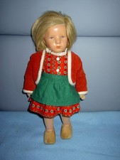 Schöne alte Puppenkleidung