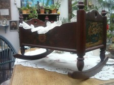 Alte Babywiege Puppenbett