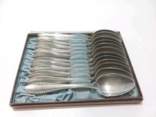 12 Speiselöffel im Etui –