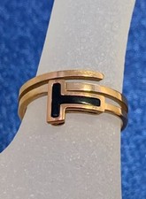 Modischer eleganter Ring in