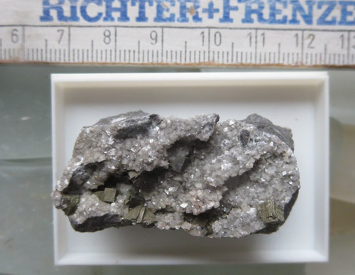 Dolomit pyrit holzen - pyrit,
