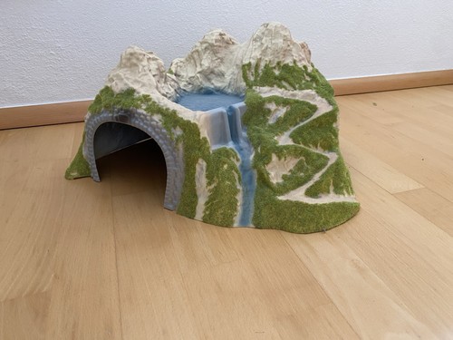 Noch berglandschaft mit tunnel - noch,