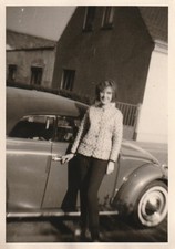Vintage Foto junge Frau mit VW