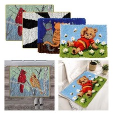 Nettes Modell mit Schnapphaken