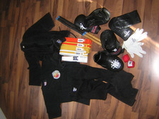 Kampfsport Ausrüstung Kickboxen Boxhandschuhe Sparring Stöcke Kleidung Gürtel