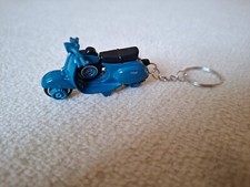 Hot Wheels Schlüsselanhänger Vespa Blau Italien Dolce Vita Motorrad Roller 125er