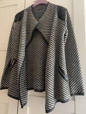 Ciao Milano Strickjacke schwarz creme Gr. 38 gestreift Kunstleder Strickhülle