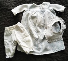 zartes antikes Puppenoutfit