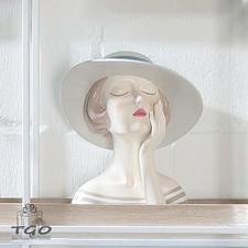 Gilde Figur Frau ''Lady mit weißem Hut“ aus Kunstharz- 37797
