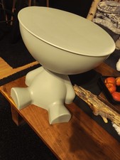 Kindertisch Tischchen Beistelltisch Podest Männchen Deko Grau  Süss Kunststoff