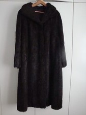 Nutria-Damenpelzmantel,  Größe 42/44, untere Weite 190cm , Rückenlänge 117cm