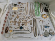 Großes Konvolut Schmuck Modeschmuck tw. vintage Ohrringe Ketten Glitzer 