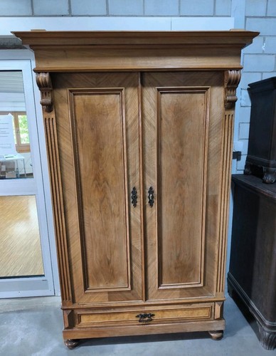 Antiker kleiderschrank stil - antiker,