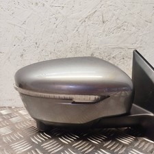 Nissan Qashqai 2014 right wing