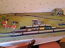 Modeleisenbahnanlage Märklin HO mit 3 kompletten Zügen auf Platte 180x90cm  