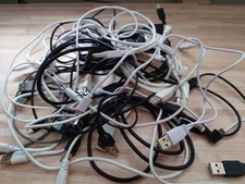 USB Kabel Kiste Verschiedene Größen und Sorten Verschiedene Farben