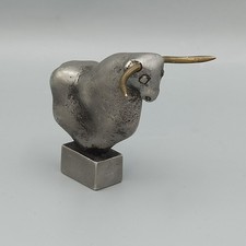 Brutalist Stier Skulptur