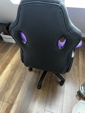 Gebrauchter Gaming Stuhl Schwarz Lila – Ergonomisch & Verstellbar mit Armlehnen
