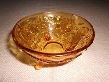 kleine Glasschale mit Fuß, braun