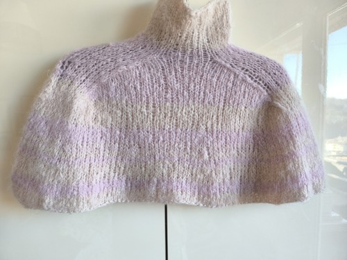 Handgestrickter kleiner poncho - kleiner,