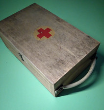 DDR Verbandskasten  19x11cm Holz mit Inhalt